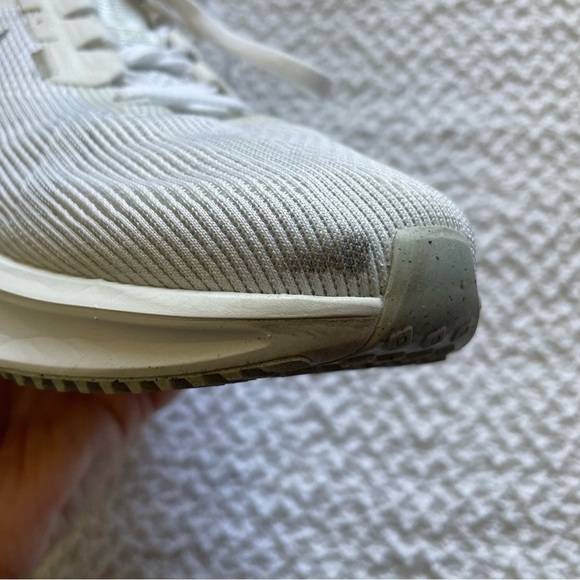 Nike Structure 25 Road Running Shoes White Metallic Silver Size 9 Women's - Picture 15 of 15